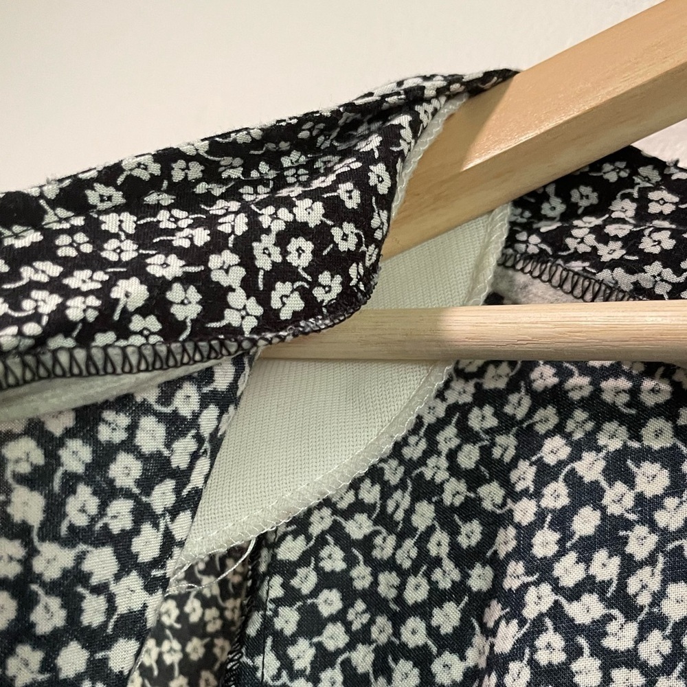 Vintage V-Neck Long-Sleeve Floral Print Dress - Picture 4 of 9